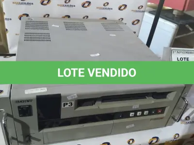 LOTE 379 - 01 GRAVADOR DE VÍDEO CASSETE MODELO UVW-1800 MARCA SONY. (NO ESTADO) ATENÇÃO! FAZER A VISITAÇÃO ANTES DE ARREMATAR, NÃO SABEMOS SE FUNCIONA, LEILÃO NÃO TEM GARANTIA E NEM DEVOLUÇÃO, SUJEITO A POSSÍVEIS AVARIAS VISÍVEIS/OCULTAS E/OU AUSÊNCIA DE COMPONENTES.