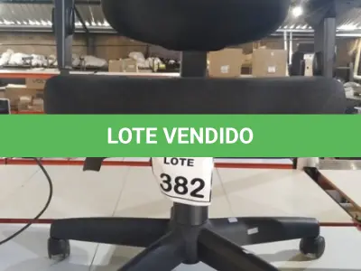 LOTE 382 - 01 CADEIRA GIRATÓRIA. (NO ESTADO) ATENÇÃO! FAZER A VISITAÇÃO ANTES DE ARREMATAR, NÃO SABEMOS SE FUNCIONA, LEILÃO NÃO TEM GARANTIA E NEM DEVOLUÇÃO, SUJEITO A POSSÍVEIS AVARIAS VISÍVEIS/OCULTAS E/OU AUSÊNCIA DE COMPONENTES.