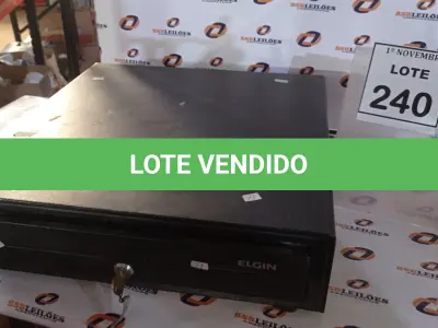 LOTE 240 - 01 GAVETA DE DINHEIRO. (NO ESTADO) ATENÇÃO! FAZER A VISITAÇÃO ANTES DE ARREMATAR, NÃO SABEMOS SE FUNCIONA, LEILÃO NÃO TEM GARANTIA E NEM DEVOLUÇÃO, SUJEITO A POSSÍVEIS AVARIAS VISÍVEIS/OCULTAS E/OU AUSÊNCIA DE COMPONENTES.