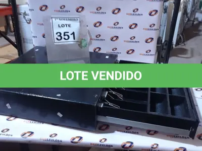 LOTE 351 - 01 GAVETA DE DINHEIRO. (NO ESTADO) ATENÇÃO! FAZER A VISITAÇÃO ANTES DE ARREMATAR, NÃO SABEMOS SE FUNCIONA, LEILÃO NÃO TEM GARANTIA E NEM DEVOLUÇÃO, SUJEITO A POSSÍVEIS AVARIAS VISÍVEIS/OCULTAS E/OU AUSÊNCIA DE COMPONENTES.