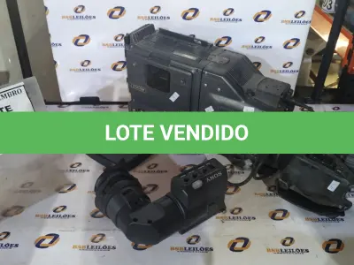 LOTE 384 - 01 CÂMERA FILMADORA MODELO DVCAM MARCA SONY. (NO ESTADO) ATENÇÃO! FAZER A VISITAÇÃO ANTES DE ARREMATAR, NÃO SABEMOS SE FUNCIONA, LEILÃO NÃO TEM GARANTIA E NEM DEVOLUÇÃO, SUJEITO A POSSÍVEIS AVARIAS VISÍVEIS/OCULTAS E/OU AUSÊNCIA DE COMPONENTES.