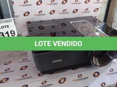 LOTE 319 - 01 PROJETOR MARCA BENQ. (NO ESTADO) ATENÇÃO! FAZER A VISITAÇÃO ANTES DE ARREMATAR, NÃO SABEMOS SE FUNCIONA, LEILÃO NÃO TEM GARANTIA E NEM DEVOLUÇÃO, SUJEITO A POSSÍVEIS AVARIAS VISÍVEIS/OCULTAS E/OU AUSÊNCIA DE COMPONENTES.