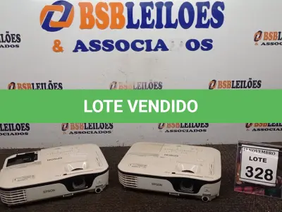 LOTE 328 - 02 PROJETORES MARCA EPSON PARA RETIRADA DE PEÇAS. (NO ESTADO) ATENÇÃO! FAZER A VISITAÇÃO ANTES DE ARREMATAR, NÃO SABEMOS SE FUNCIONA, LEILÃO NÃO TEM GARANTIA E NEM DEVOLUÇÃO, SUJEITO A POSSÍVEIS AVARIAS VISÍVEIS/OCULTAS E/OU AUSÊNCIA DE COMPONENTES.