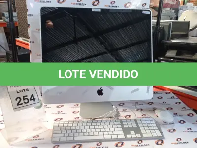 LOTE 254 - 01 IMAC COM MOUSE ETECLADO ORIGINAL. (NO ESTADO) ATENÇÃO! FAZER A VISITAÇÃO ANTES DE ARREMATAR, NÃO SABEMOS SE FUNCIONA, LEILÃO NÃO TEM GARANTIA E NEM DEVOLUÇÃO, SUJEITO A POSSÍVEIS AVARIAS VISÍVEIS/OCULTAS E/OU AUSÊNCIA DE COMPONENTES.