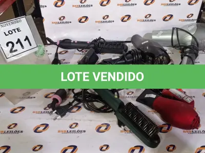 LOTE 211 - 03 SECADORES DE CABELO E 03 CHAPINHAS. (NO ESTADO) ATENÇÃO! FAZER A VISITAÇÃO ANTES DE ARREMATAR, NÃO SABEMOS SE FUNCIONA, LEILÃO NÃO TEM GARANTIA E NEM DEVOLUÇÃO, SUJEITO A POSSÍVEIS AVARIAS VISÍVEIS/OCULTAS E/OU AUSÊNCIA DE COMPONENTES.