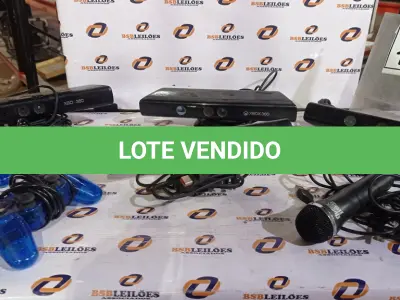 LOTE 150 - 04 KINECT DE XBOX, 01 MICROFONE E 02 JOYSTICKS. (NO ESTADO) ATENÇÃO! FAZER A VISITAÇÃO ANTES DE ARREMATAR, NÃO SABEMOS SE FUNCIONA, LEILÃO NÃO TEM GARANTIA E NEM DEVOLUÇÃO, SUJEITO A POSSÍVEIS AVARIAS VISÍVEIS/OCULTAS E/OU AUSÊNCIA DE COMPONENTES.