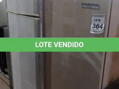 LOTE 364 - 01 FREEZER VERTICAL 220V E 01 GELADEIRA 220V MARCA BRASTEMP. (NO ESTADO) ATENÇÃO! FAZER A VISITAÇÃO ANTES DE ARREMATAR, NÃO SABEMOS SE FUNCIONA, LEILÃO NÃO TEM GARANTIA E NEM DEVOLUÇÃO, SUJEITO A POSSÍVEIS AVARIAS VISÍVEIS/OCULTAS E/OU AUSÊNCIA DE COMPONENTES.