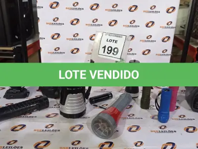 LOTE 199 - 01 LOTE COM VÁRIAS LANTERNAS DE MARCAS E MODELOS DIVERSOS. (NO ESTADO) ATENÇÃO! FAZER A VISITAÇÃO ANTES DE ARREMATAR, NÃO SABEMOS SE FUNCIONA, LEILÃO NÃO TEM GARANTIA E NEM DEVOLUÇÃO, SUJEITO A POSSÍVEIS AVARIAS VISÍVEIS/OCULTAS E/OU AUSÊNCIA DE COMPONENTES.
