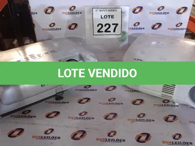 LOTE 227 - 02 PROJETORES MARCAS EPSON E NEC. (NO ESTADO) ATENÇÃO! FAZER A VISITAÇÃO ANTES DE ARREMATAR, NÃO SABEMOS SE FUNCIONA, LEILÃO NÃO TEM GARANTIA E NEM DEVOLUÇÃO, SUJEITO A POSSÍVEIS AVARIAS VISÍVEIS/OCULTAS E/OU AUSÊNCIA DE COMPONENTES.