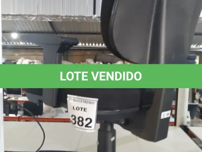 LOTE 382 - 01 CADEIRA GIRATÓRIA. (NO ESTADO) ATENÇÃO! FAZER A VISITAÇÃO ANTES DE ARREMATAR, NÃO SABEMOS SE FUNCIONA, LEILÃO NÃO TEM GARANTIA E NEM DEVOLUÇÃO, SUJEITO A POSSÍVEIS AVARIAS VISÍVEIS/OCULTAS E/OU AUSÊNCIA DE COMPONENTES.