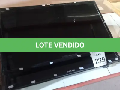 LOTE 229 - 02 TVS LCD 32’’ MARCA SAMSUNG. (NO ESTADO) ATENÇÃO! FAZER A VISITAÇÃO ANTES DE ARREMATAR, NÃO SABEMOS SE FUNCIONA, LEILÃO NÃO TEM GARANTIA E NEM DEVOLUÇÃO, SUJEITO A POSSÍVEIS AVARIAS VISÍVEIS/OCULTAS E/OU AUSÊNCIA DE COMPONENTES.