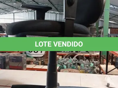 LOTE 081 - 01 CADEIRA GIRATÓRIA ENCOSTO ALTO MARCA CAVALETTI. (NO ESTADO) ATENÇÃO! FAZER A VISITAÇÃO ANTES DE ARREMATAR, NÃO SABEMOS SE FUNCIONA, LEILÃO NÃO TEM GARANTIA E NEM DEVOLUÇÃO, SUJEITO A POSSÍVEIS AVARIAS VISÍVEIS/OCULTAS E/OU AUSÊNCIA DE COMPONENTES.