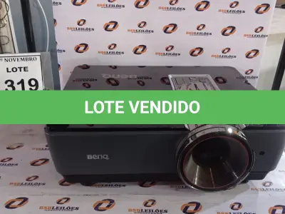 LOTE 319 - 01 PROJETOR MARCA BENQ. (NO ESTADO) ATENÇÃO! FAZER A VISITAÇÃO ANTES DE ARREMATAR, NÃO SABEMOS SE FUNCIONA, LEILÃO NÃO TEM GARANTIA E NEM DEVOLUÇÃO, SUJEITO A POSSÍVEIS AVARIAS VISÍVEIS/OCULTAS E/OU AUSÊNCIA DE COMPONENTES.
