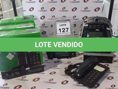 LOTE 127 - 01 LOTE COM VÁRIOS APARELHOS DE SOM AUTOMOTIVO E APARELHOS DE TELEFONE. (NO ESTADO) ATENÇÃO! FAZER A VISITAÇÃO ANTES DE ARREMATAR, NÃO SABEMOS SE FUNCIONA, LEILÃO NÃO TEM GARANTIA E NEM DEVOLUÇÃO, SUJEITO A POSSÍVEIS AVARIAS VISÍVEIS/OCULTAS E/OU AUSÊNCIA DE COMPONENTES.