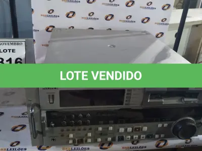 LOTE 316 - 01 GRAVADOR/REPRODUTOR DE VÍDEO DVCAM DSR-2000 MARCA SONY. (NO ESTADO) ATENÇÃO! FAZER A VISITAÇÃO ANTES DE ARREMATAR, NÃO SABEMOS SE FUNCIONA, LEILÃO NÃO TEM GARANTIA E NEM DEVOLUÇÃO, SUJEITO A POSSÍVEIS AVARIAS VISÍVEIS/OCULTAS E/OU AUSÊNCIA DE COMPONENTES.