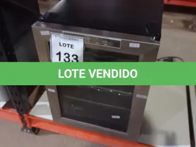 LOTE 133 - 01 ADEGA DE VINHO. (NO ESTADO) ATENÇÃO! FAZER A VISITAÇÃO ANTES DE ARREMATAR, NÃO SABEMOS SE FUNCIONA, LEILÃO NÃO TEM GARANTIA E NEM DEVOLUÇÃO, SUJEITO A POSSÍVEIS AVARIAS VISÍVEIS/OCULTAS E/OU AUSÊNCIA DE COMPONENTES.