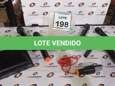 LOTE 198 - 01 RECEPTOR DE MICROFONE E 06 MICROFONES DE MARCAS E MODELOS DIVERSOS. (NO ESTADO) ATENÇÃO! FAZER A VISITAÇÃO ANTES DE ARREMATAR, NÃO SABEMOS SE FUNCIONA, LEILÃO NÃO TEM GARANTIA E NEM DEVOLUÇÃO, SUJEITO A POSSÍVEIS AVARIAS VISÍVEIS/OCULTAS E/OU AUSÊNCIA DE COMPONENTES.
