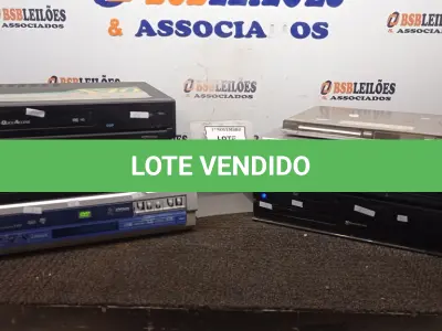LOTE 008 - 04 APARELHOS DE DVD, 02 BLU RAY E 02 APARELHOS DE VÍDEO CASSETE DE MARCAS E MODELOS DIVERSOS. (NO ESTADO) ATENÇÃO! FAZER A VISITAÇÃO ANTES DE ARREMATAR, NÃO SABEMOS SE FUNCIONA, LEILÃO NÃO TEM GARANTIA E NEM DEVOLUÇÃO, SUJEITO A POSSÍVEIS AVARIAS VISÍVEIS/OCULTAS E/OU AUSÊNCIA DE COMPONENTES.