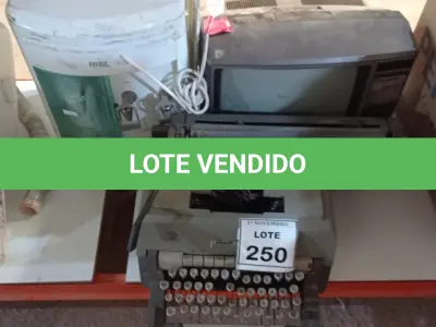 LOTE 250 - 01 PURIFICADOR DE ÁGUA, 01 MÁQUINA DE ESCREVER MARCA OLIVETTI E 01 TV MODELO ANTIGO. (NO ESTADO) ATENÇÃO! FAZER A VISITAÇÃO ANTES DE ARREMATAR, NÃO SABEMOS SE FUNCIONA, LEILÃO NÃO TEM GARANTIA E NEM DEVOLUÇÃO, SUJEITO A POSSÍVEIS AVARIAS VISÍVEIS/OCULTAS E/OU AUSÊNCIA DE COMPONENTES.