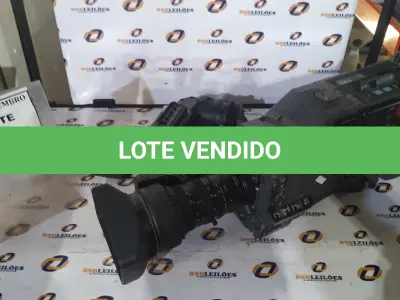 LOTE 384 - 01 CÂMERA FILMADORA MODELO DVCAM MARCA SONY. (NO ESTADO) ATENÇÃO! FAZER A VISITAÇÃO ANTES DE ARREMATAR, NÃO SABEMOS SE FUNCIONA, LEILÃO NÃO TEM GARANTIA E NEM DEVOLUÇÃO, SUJEITO A POSSÍVEIS AVARIAS VISÍVEIS/OCULTAS E/OU AUSÊNCIA DE COMPONENTES.