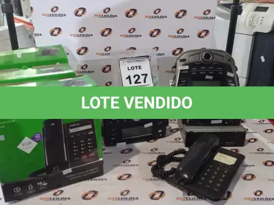 LOTE 127 - 01 LOTE COM VÁRIOS APARELHOS DE SOM AUTOMOTIVO E APARELHOS DE TELEFONE. (NO ESTADO) ATENÇÃO! FAZER A VISITAÇÃO ANTES DE ARREMATAR, NÃO SABEMOS SE FUNCIONA, LEILÃO NÃO TEM GARANTIA E NEM DEVOLUÇÃO, SUJEITO A POSSÍVEIS AVARIAS VISÍVEIS/OCULTAS E/OU AUSÊNCIA DE COMPONENTES.