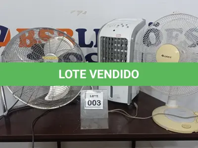 LOTE 003 - 03 VENTILADORES DE MARCAS E MODELOS DIVERSOS. (NO ESTADO) ATENÇÃO! FAZER A VISITAÇÃO ANTES DE ARREMATAR, NÃO SABEMOS SE FUNCIONA, LEILÃO NÃO TEM GARANTIA E NEM DEVOLUÇÃO, SUJEITO A POSSÍVEIS AVARIAS VISÍVEIS/OCULTAS E/OU AUSÊNCIA DE COMPONENTES.