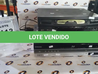 LOTE 413 - 01 APARELHO DE VÍDEO CASSETE, 01 APARELHO DE DVD E 02 APARELHOS BLU RAY MARCAS E MODELOS DIVERSOS. (NO ESTADO) ATENÇÃO! FAZER A VISITAÇÃO ANTES DE ARREMATAR, NÃO SABEMOS SE FUNCIONA, LEILÃO NÃO TEM GARANTIA E NEM DEVOLUÇÃO, SUJEITO A POSSÍVEIS AVARIAS VISÍVEIS/OCULTAS E/OU AUSÊNCIA DE COMPONENTES.