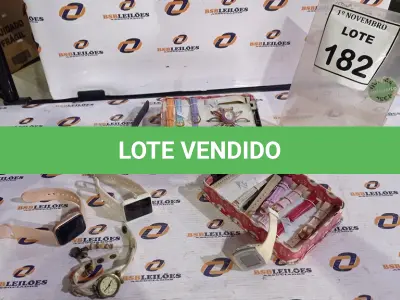 LOTE 182 - 03 SMART WATCH E VÁRIAS PULSEIRAS DE RELÓGIO. (NO ESTADO) ATENÇÃO! FAZER A VISITAÇÃO ANTES DE ARREMATAR, NÃO SABEMOS SE FUNCIONA, LEILÃO NÃO TEM GARANTIA E NEM DEVOLUÇÃO, SUJEITO A POSSÍVEIS AVARIAS VISÍVEIS/OCULTAS E/OU AUSÊNCIA DE COMPONENTES.