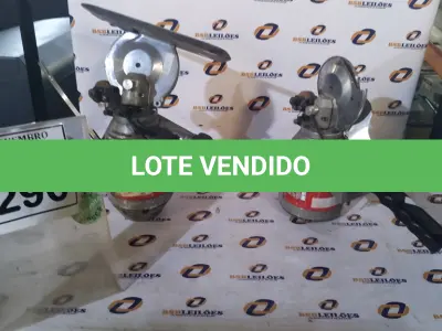 LOTE 296 - 02 MÁQUINAS DE CORTAR TECIDO. (NO ESTADO) ATENÇÃO! FAZER A VISITAÇÃO ANTES DE ARREMATAR, NÃO SABEMOS SE FUNCIONA, LEILÃO NÃO TEM GARANTIA E NEM DEVOLUÇÃO, SUJEITO A POSSÍVEIS AVARIAS VISÍVEIS/OCULTAS E/OU AUSÊNCIA DE COMPONENTES.