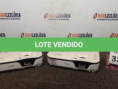LOTE 328 - 02 PROJETORES MARCA EPSON PARA RETIRADA DE PEÇAS. (NO ESTADO) ATENÇÃO! FAZER A VISITAÇÃO ANTES DE ARREMATAR, NÃO SABEMOS SE FUNCIONA, LEILÃO NÃO TEM GARANTIA E NEM DEVOLUÇÃO, SUJEITO A POSSÍVEIS AVARIAS VISÍVEIS/OCULTAS E/OU AUSÊNCIA DE COMPONENTES.