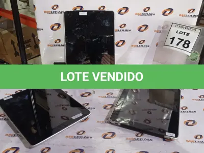 LOTE 178 - 03 IPADS. (NO ESTADO) ATENÇÃO! FAZER A VISITAÇÃO ANTES DE ARREMATAR, NÃO SABEMOS SE FUNCIONA, LEILÃO NÃO TEM GARANTIA E NEM DEVOLUÇÃO, SUJEITO A POSSÍVEIS AVARIAS VISÍVEIS/OCULTAS E/OU AUSÊNCIA DE COMPONENTES.