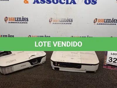 LOTE 328 - 02 PROJETORES MARCA EPSON PARA RETIRADA DE PEÇAS. (NO ESTADO) ATENÇÃO! FAZER A VISITAÇÃO ANTES DE ARREMATAR, NÃO SABEMOS SE FUNCIONA, LEILÃO NÃO TEM GARANTIA E NEM DEVOLUÇÃO, SUJEITO A POSSÍVEIS AVARIAS VISÍVEIS/OCULTAS E/OU AUSÊNCIA DE COMPONENTES.