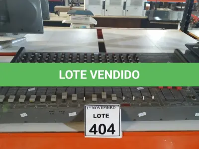 LOTE 404 - 01 MESA DE SOM MODELO AMC 16.3 MARCA CICLOTRON. (NO ESTADO) ATENÇÃO! FAZER A VISITAÇÃO ANTES DE ARREMATAR, NÃO SABEMOS SE FUNCIONA, LEILÃO NÃO TEM GARANTIA E NEM DEVOLUÇÃO, SUJEITO A POSSÍVEIS AVARIAS VISÍVEIS/OCULTAS E/OU AUSÊNCIA DE COMPONENTES.