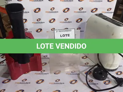 LOTE 188 - 01 CAFETEIRA MARCA NESPRESSO E 01 SORVETEIRA ELÉTRICA. (NO ESTADO) ATENÇÃO! FAZER A VISITAÇÃO ANTES DE ARREMATAR, NÃO SABEMOS SE FUNCIONA, LEILÃO NÃO TEM GARANTIA E NEM DEVOLUÇÃO, SUJEITO A POSSÍVEIS AVARIAS VISÍVEIS/OCULTAS E/OU AUSÊNCIA DE COMPONENTES.
