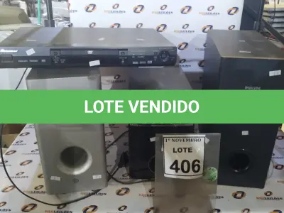 LOTE 406 - 01 APARELHO DE DVD E 03 CAIXAS DE HOME THEATER DE MARCAS DIVERSAS. (NO ESTADO) ATENÇÃO! FAZER A VISITAÇÃO ANTES DE ARREMATAR, NÃO SABEMOS SE FUNCIONA, LEILÃO NÃO TEM GARANTIA E NEM DEVOLUÇÃO, SUJEITO A POSSÍVEIS AVARIAS VISÍVEIS/OCULTAS E/OU AUSÊNCIA DE COMPONENTES.