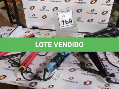 LOTE 169 - 03 ESCOVAS DE CABELO, 02 CHAPINHAS E 01 SECADOR DE CABELO MARCAS E MODELOS DIVERSOS. (NO ESTADO) ATENÇÃO! FAZER A VISITAÇÃO ANTES DE ARREMATAR, NÃO SABEMOS SE FUNCIONA, LEILÃO NÃO TEM GARANTIA E NEM DEVOLUÇÃO, SUJEITO A POSSÍVEIS AVARIAS VISÍVEIS/OCULTAS E/OU AUSÊNCIA DE COMPONENTES.