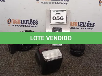 LOTE 056 - 01 MÁQUINA FOTOGRÁFICA DIGITAL MARCA NIKON MODELO D3000 COM LENTE, 01 FLASH E 01 IPHONE. (NO ESTADO) ATENÇÃO! FAZER A VISITAÇÃO ANTES DE ARREMATAR, NÃO SABEMOS SE FUNCIONA, LEILÃO NÃO TEM GARANTIA E NEM DEVOLUÇÃO, SUJEITO A POSSÍVEIS AVARIAS VISÍVEIS/OCULTAS E/OU AUSÊNCIA DE COMPONENTES.