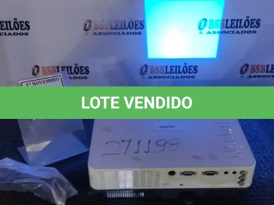 LOTE 450 - 01 PROJETOR MARCA SANYO COM CABOS. (NO ESTADO) ATENÇÃO! FAZER A VISITAÇÃO ANTES DE ARREMATAR, NÃO SABEMOS SE FUNCIONA, LEILÃO NÃO TEM GARANTIA E NEM DEVOLUÇÃO, SUJEITO A POSSÍVEIS AVARIAS VISÍVEIS/OCULTAS E/OU AUSÊNCIA DE COMPONENTES.
