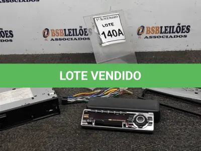 LOTE 140 - 01 APARELHO DE SOM AUTOMOTIVO MARCA SONY. (NO ESTADO) ATENÇÃO! FAZER A VISITAÇÃO ANTES DE ARREMATAR, NÃO SABEMOS SE FUNCIONA, LEILÃO NÃO TEM GARANTIA E NEM DEVOLUÇÃO, SUJEITO A POSSÍVEIS AVARIAS VISÍVEIS/OCULTAS E/OU AUSÊNCIA DE COMPONENTES.