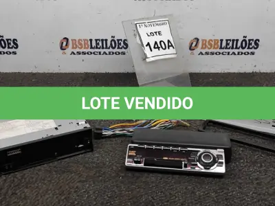 LOTE 140 - 01 APARELHO DE SOM AUTOMOTIVO MARCA SONY. (NO ESTADO) ATENÇÃO! FAZER A VISITAÇÃO ANTES DE ARREMATAR, NÃO SABEMOS SE FUNCIONA, LEILÃO NÃO TEM GARANTIA E NEM DEVOLUÇÃO, SUJEITO A POSSÍVEIS AVARIAS VISÍVEIS/OCULTAS E/OU AUSÊNCIA DE COMPONENTES.