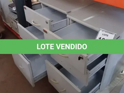 LOTE 105 - 02 GAVETEIROS COM RODINHAS COM 03 GAVETAS CADA. (NO ESTADO) ATENÇÃO! FAZER A VISITAÇÃO ANTES DE ARREMATAR, NÃO SABEMOS SE FUNCIONA, LEILÃO NÃO TEM GARANTIA E NEM DEVOLUÇÃO, SUJEITO A POSSÍVEIS AVARIAS VISÍVEIS/OCULTAS E/OU AUSÊNCIA DE COMPONENTES.