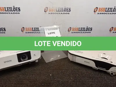 LOTE 311 - 02 PROJETORES MARCA EPSON PARA RETIRADA DE PEÇAS. (NO ESTADO) ATENÇÃO! FAZER A VISITAÇÃO ANTES DE ARREMATAR, NÃO SABEMOS SE FUNCIONA, LEILÃO NÃO TEM GARANTIA E NEM DEVOLUÇÃO, SUJEITO A POSSÍVEIS AVARIAS VISÍVEIS/OCULTAS E/OU AUSÊNCIA DE COMPONENTES.