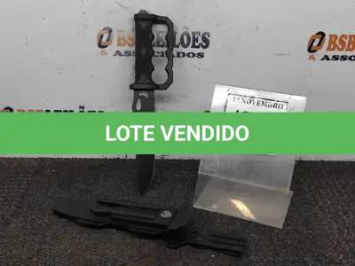 LOTE 070 - 01 FACA TÁTICA COM SOCO INGLÊS NO CABO PEDERNEIRA E AMOLADOR BAINHA DE ABS TAMANHO TOTAL 30CM. (NO ESTADO) ATENÇÃO! FAZER A VISITAÇÃO ANTES DE ARREMATAR, NÃO SABEMOS SE FUNCIONA, LEILÃO NÃO TEM GARANTIA E NEM DEVOLUÇÃO, SUJEITO A POSSÍVEIS AVARIAS VISÍVEIS/OCULTAS E/OU AUSÊNCIA DE COMPONENTES.