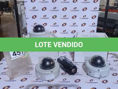 LOTE 457 - 04 CÂMERAS DE MONITORAMENTO SENDO 03 TIPO DOME. (NO ESTADO) ATENÇÃO! FAZER A VISITAÇÃO ANTES DE ARREMATAR, NÃO SABEMOS SE FUNCIONA, LEILÃO NÃO TEM GARANTIA E NEM DEVOLUÇÃO, SUJEITO A POSSÍVEIS AVARIAS VISÍVEIS/OCULTAS E/OU AUSÊNCIA DE COMPONENTES.