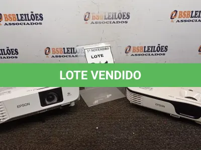 LOTE 311 - 02 PROJETORES MARCA EPSON PARA RETIRADA DE PEÇAS. (NO ESTADO) ATENÇÃO! FAZER A VISITAÇÃO ANTES DE ARREMATAR, NÃO SABEMOS SE FUNCIONA, LEILÃO NÃO TEM GARANTIA E NEM DEVOLUÇÃO, SUJEITO A POSSÍVEIS AVARIAS VISÍVEIS/OCULTAS E/OU AUSÊNCIA DE COMPONENTES.