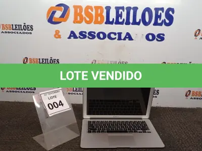 LOTE 004 - 01 MACBOOK APPLE. (NO ESTADO) ATENÇÃO! FAZER A VISITAÇÃO ANTES DE ARREMATAR, NÃO SABEMOS SE FUNCIONA, LEILÃO NÃO TEM GARANTIA E NEM DEVOLUÇÃO, SUJEITO A POSSÍVEIS AVARIAS VISÍVEIS/OCULTAS E/OU AUSÊNCIA DE COMPONENTES.