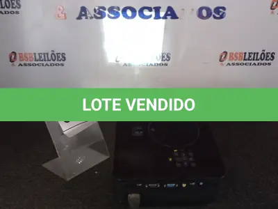 LOTE 033 - 01 PROJETOR MARCA BENQ. (NO ESTADO) ATENÇÃO! FAZER A VISITAÇÃO ANTES DE ARREMATAR, NÃO SABEMOS SE FUNCIONA, LEILÃO NÃO TEM GARANTIA E NEM DEVOLUÇÃO, SUJEITO A POSSÍVEIS AVARIAS VISÍVEIS/OCULTAS E/OU AUSÊNCIA DE COMPONENTES.