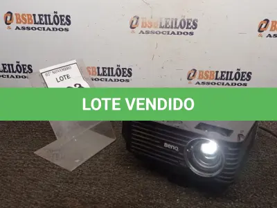 LOTE 033 - 01 PROJETOR MARCA BENQ. (NO ESTADO) ATENÇÃO! FAZER A VISITAÇÃO ANTES DE ARREMATAR, NÃO SABEMOS SE FUNCIONA, LEILÃO NÃO TEM GARANTIA E NEM DEVOLUÇÃO, SUJEITO A POSSÍVEIS AVARIAS VISÍVEIS/OCULTAS E/OU AUSÊNCIA DE COMPONENTES.