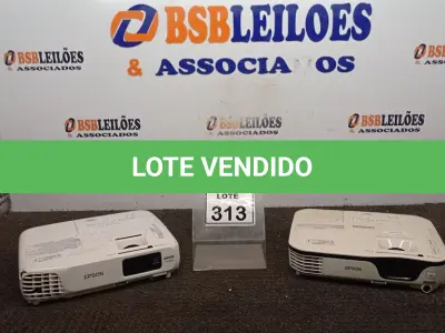 LOTE 313 - 02 PROJETORES MARCA EPSON PARA RETIRADA DE PEÇAS. (NO ESTADO) ATENÇÃO! FAZER A VISITAÇÃO ANTES DE ARREMATAR, NÃO SABEMOS SE FUNCIONA, LEILÃO NÃO TEM GARANTIA E NEM DEVOLUÇÃO, SUJEITO A POSSÍVEIS AVARIAS VISÍVEIS/OCULTAS E/OU AUSÊNCIA DE COMPONENTES.