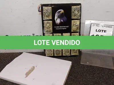 LOTE 105 - KIT COM 12 ISQUEIROS TIPO ZIPPO PERSONALIZADOS (PRODUTO NOVO). (NO ESTADO) ATENÇÃO! FAZER A VISITAÇÃO ANTES DE ARREMATAR, NÃO SABEMOS SE FUNCIONA, LEILÃO NÃO TEM GARANTIA E NEM DEVOLUÇÃO, SUJEITO A POSSÍVEIS AVARIAS VISÍVEIS/OCULTAS E/OU AUSÊNCIA DE COMPONENTES.